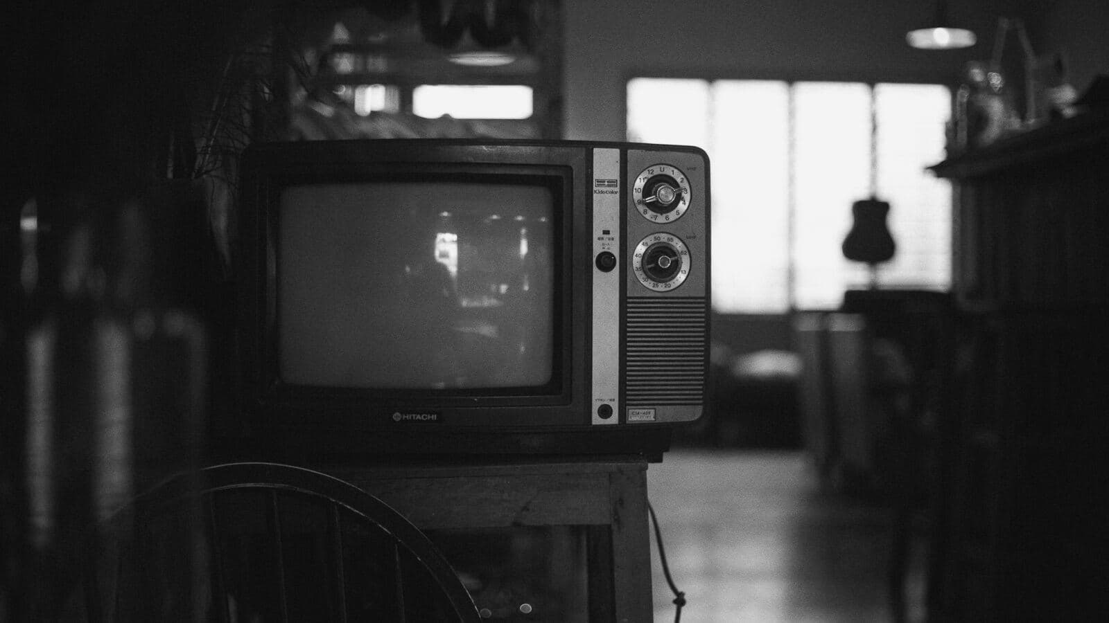 Un televisor antiguo de tubo