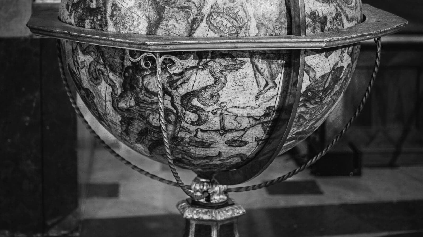 Un globo celeste antiguo